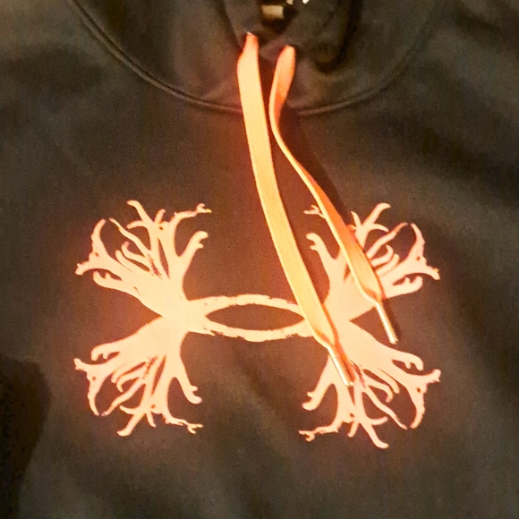 UNDER ARMOR STORM HOODIE. L - Picture 6 of 8